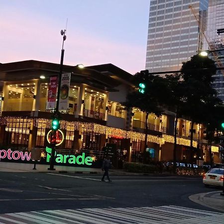 One Uptown Opposite Of Grandhyatt Hotel Manila Taguig City Exterior foto
