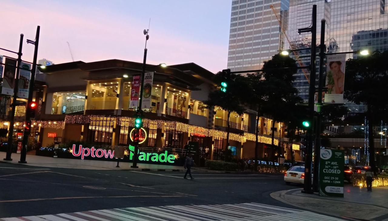 One Uptown Opposite Of Grandhyatt Hotel Manila Taguig City Exterior foto